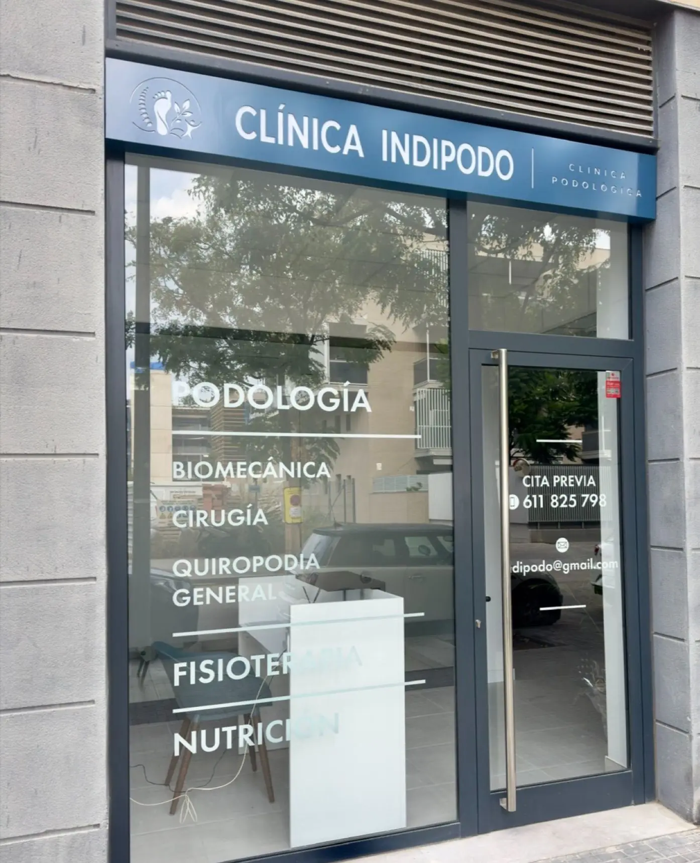 Fachada de Clínica Indipodo en Carrer d'Antoni Tàpies, 22, El Prat de Llobregat